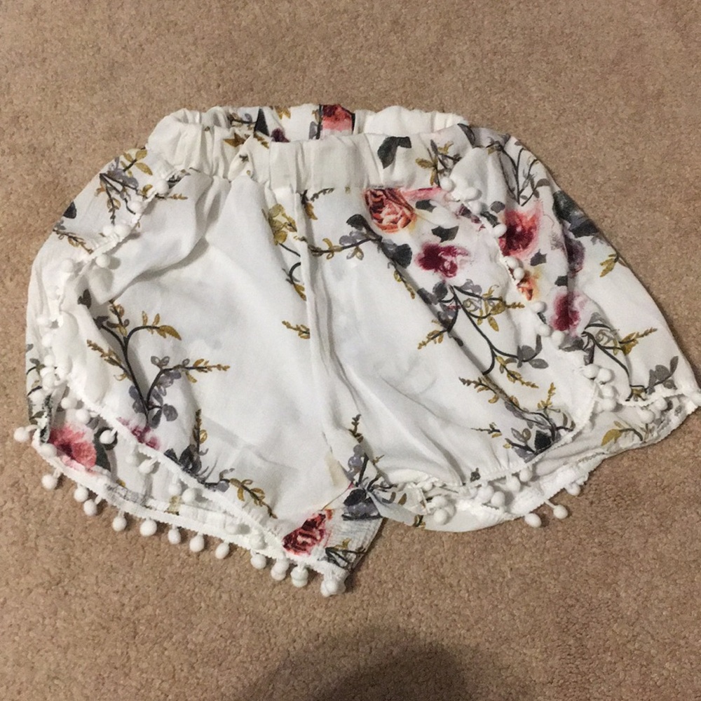 White floral lose shorts